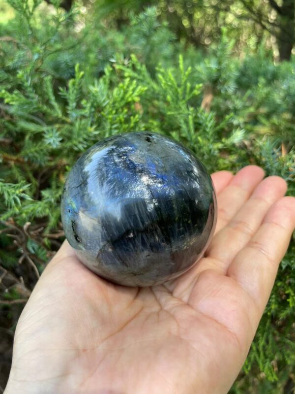 Rainbow Flash Labradorite Crystal – Protection Stone for Intuition - Image 3