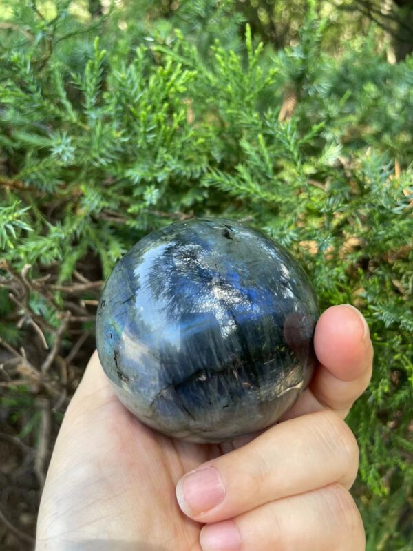 Rainbow Flash Labradorite Crystal – Protection Stone for Intuition - Image 6
