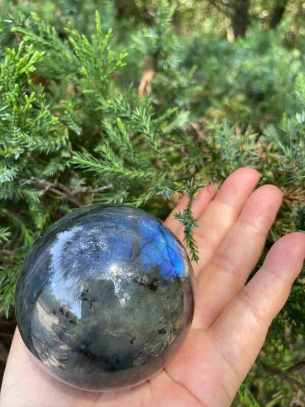 Rainbow Flash Labradorite Crystal – Protection Stone for Intuition - Image 8