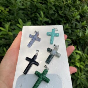 cross crystsal pendant