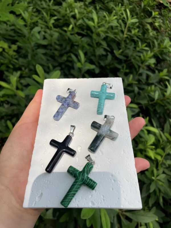 cross crystsal pendant