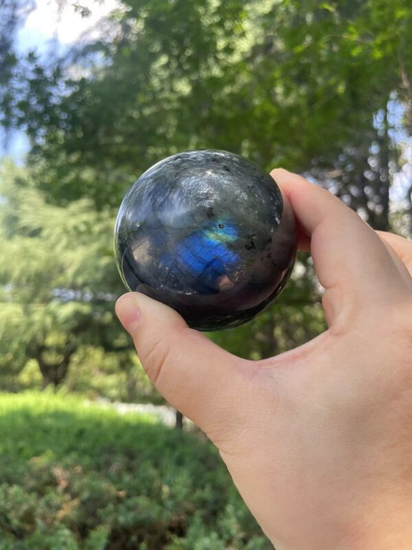 Rainbow Flash Labradorite Crystal – Protection Stone for Intuition - Image 9