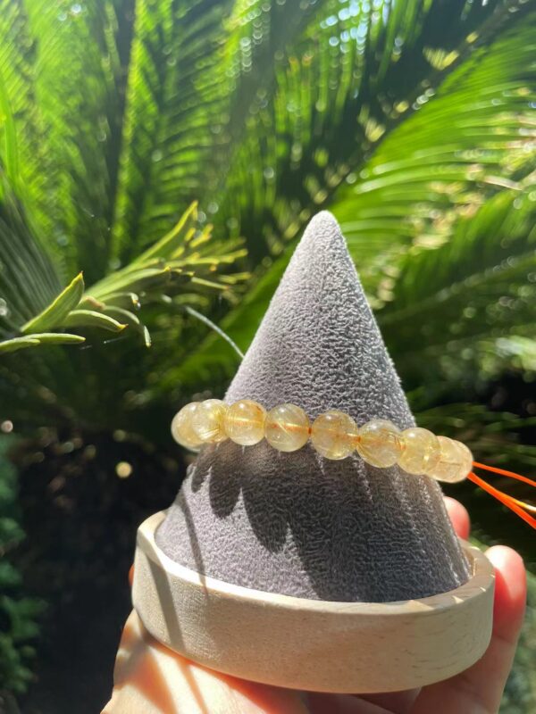 Gold needle quartz bracelet