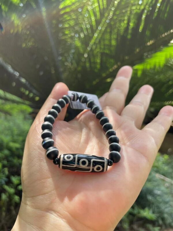 Striped black agate bracelet