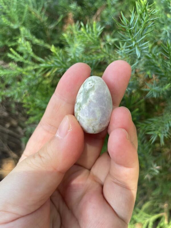 Palm stone crystal eggs for stress relief