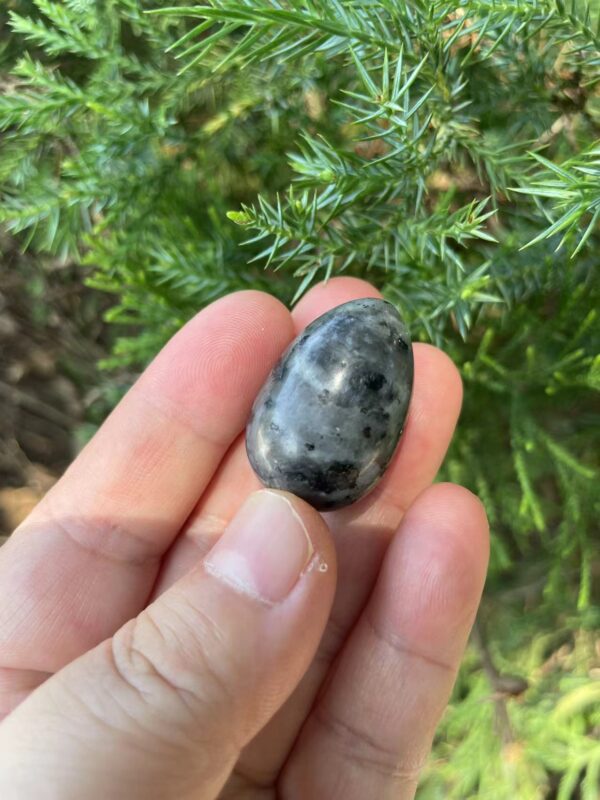 Palm stone crystal eggs for stress relief