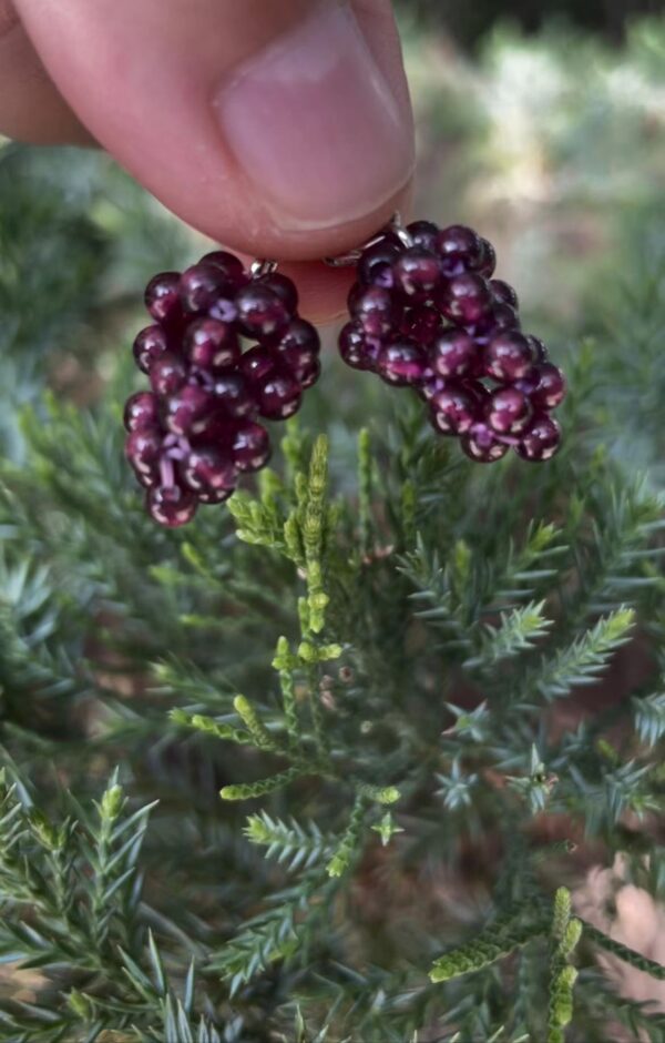 Natural grape shaped garnet